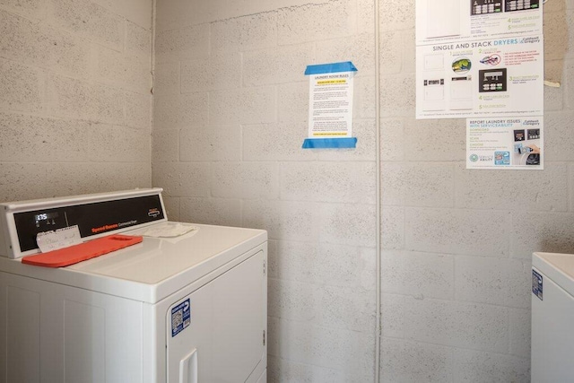 laundry area featuring washer / dryer