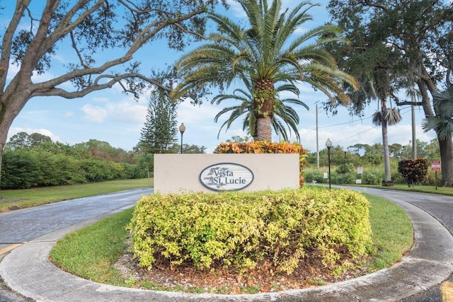 view of community / neighborhood sign