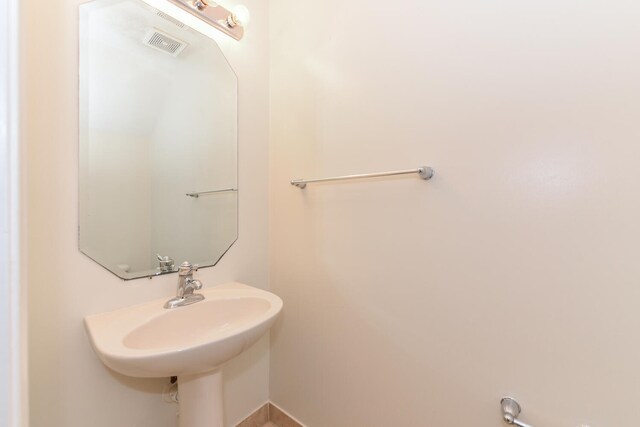 428 Bayfront Dr, Boynton Beach, FL 33435 - bathroom featuring a sink