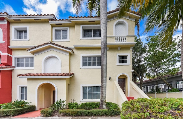 428 Bayfront Dr, Boynton Beach, FL 33435 - view of front facade featuring a balcony and a tile roof