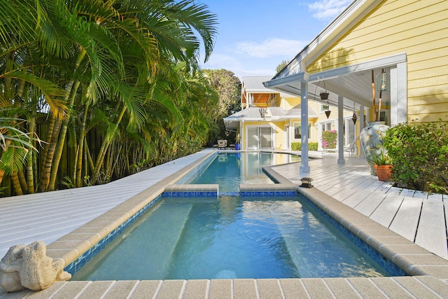 view of swimming pool