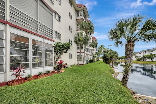 view of yard featuring a water view