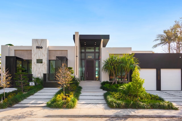 view of front facade featuring a garage