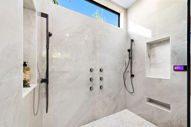 bathroom featuring tiled shower