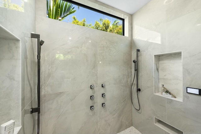 bathroom featuring a tile shower