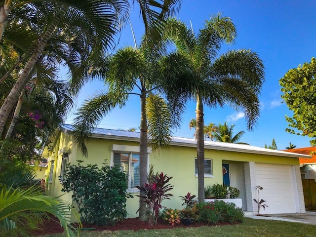 view of front of property featuring a garage