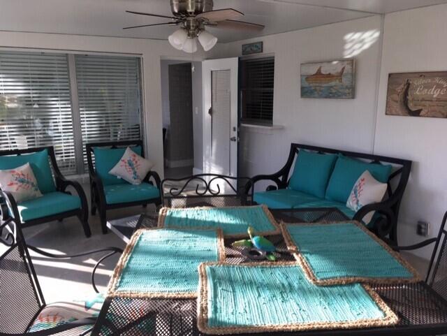 exterior space featuring outdoor lounge area and ceiling fan