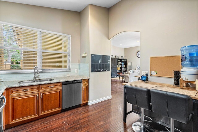 kitchen featuring decorative backsplash, appliances with stainless steel finishes, sink, and dark hardwood / wood-style floors