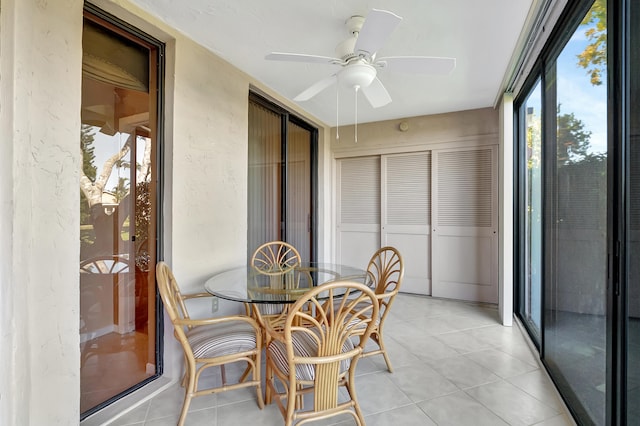 sunroom / solarium featuring ceiling fan