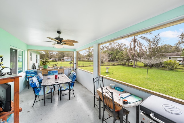 sunroom / solarium with ceiling fan