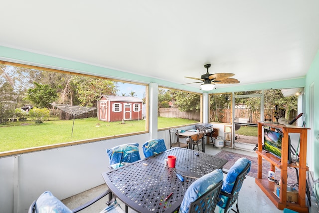 sunroom / solarium featuring ceiling fan