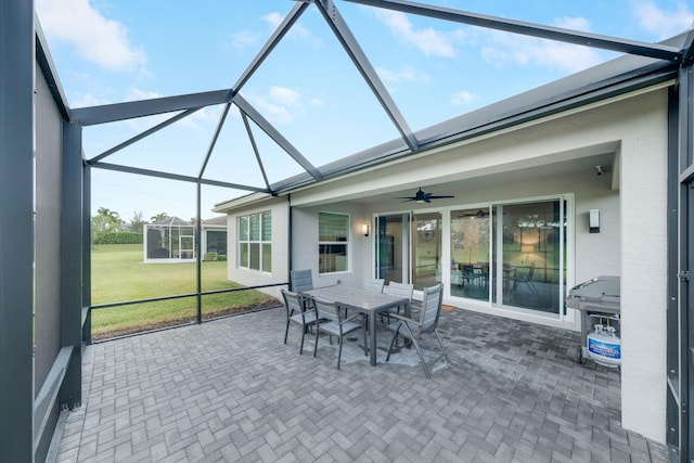 sunroom featuring ceiling fan