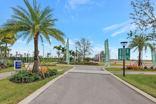 11762 SW Waterford Isle Way, Port Saint Lucie, FL 34987 - view of road with street lights