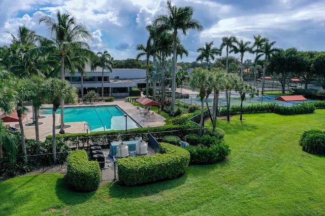 view of swimming pool with a lawn