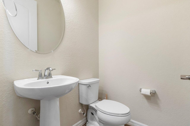 bathroom featuring toilet and sink