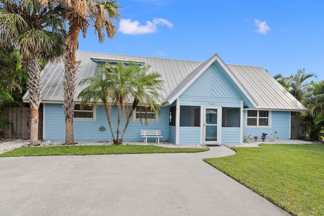 view of front of property with a front yard