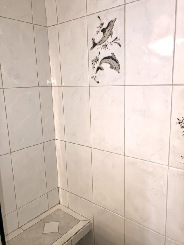 7633 S Tahiti Ln Unit 204, Lake Worth, FL 33467 - bathroom view of tiled shower