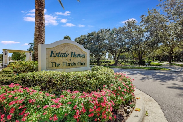 view of community / neighborhood sign