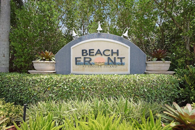 view of community / neighborhood sign