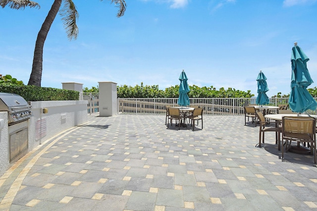 view of patio / terrace featuring an outdoor kitchen and grilling area