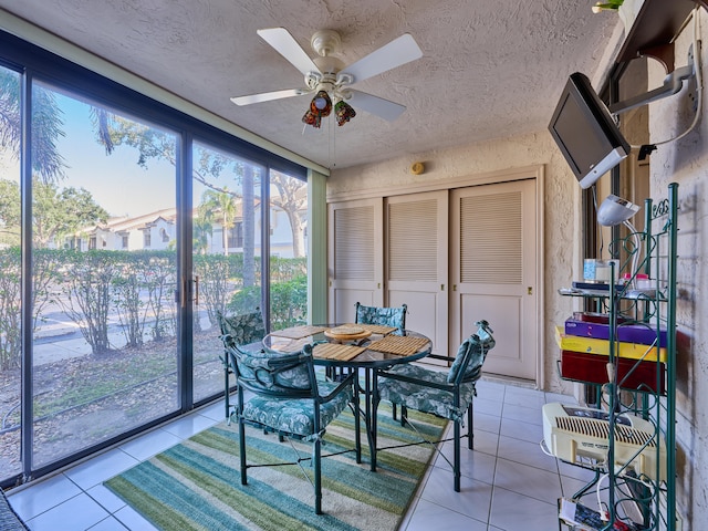 sunroom / solarium with ceiling fan