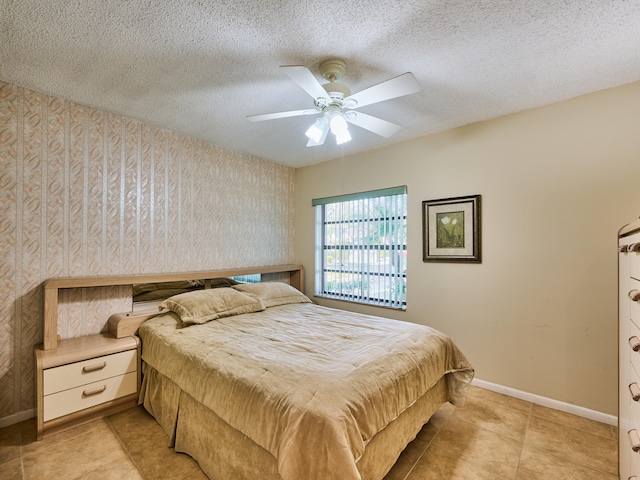 bedroom featuring ceiling fan and a textured ceiling