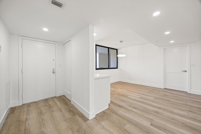 interior space featuring light wood finished floors, baseboards, visible vents, and recessed lighting