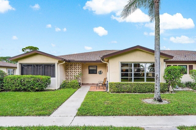 ranch-style house featuring a front yard