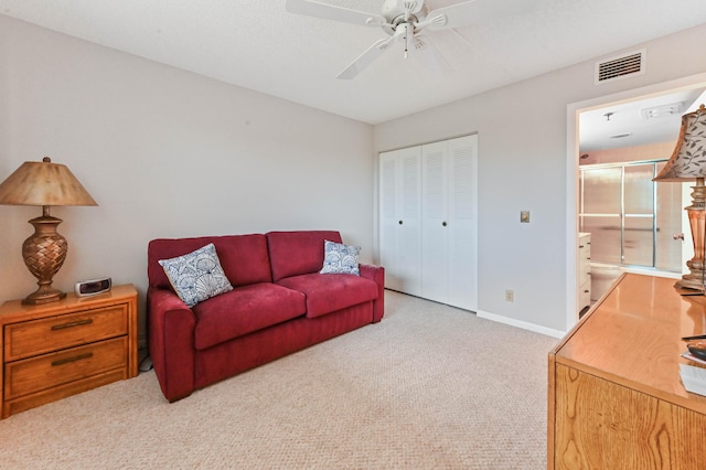 carpeted living room featuring ceiling fan