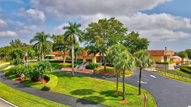 view of property's community featuring a lawn