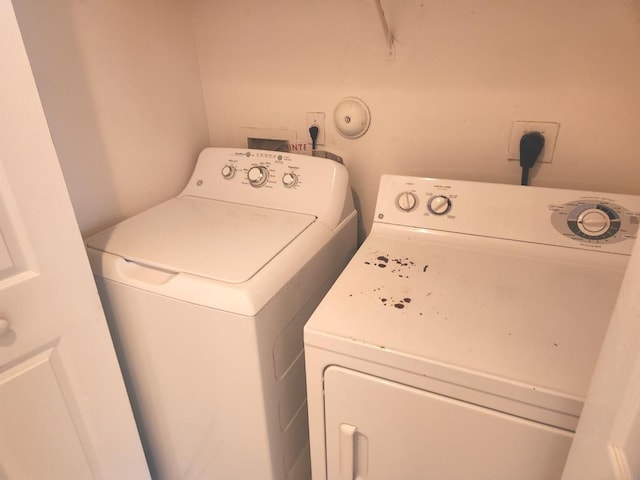 washroom featuring washing machine and dryer