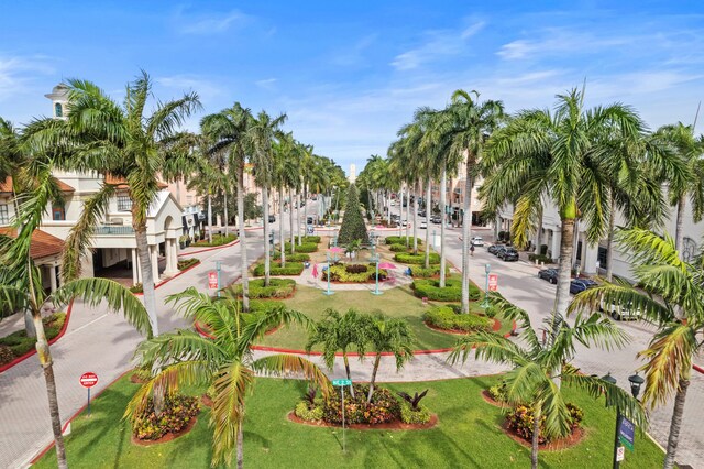 view of home's community featuring a yard