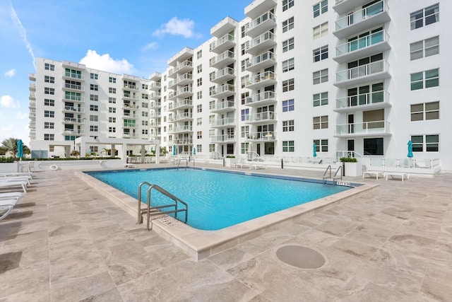 view of swimming pool