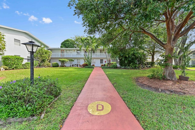 view of front of house featuring a front lawn