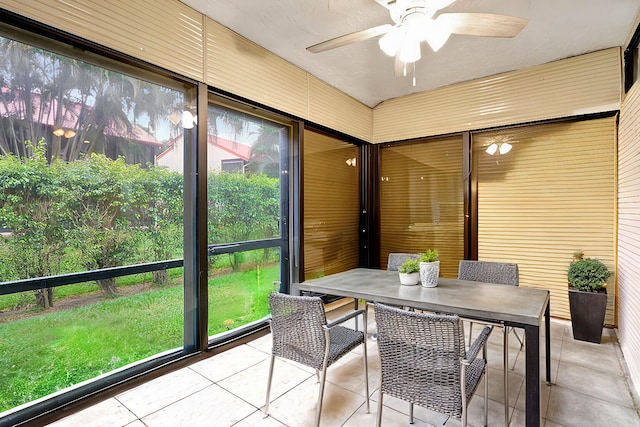 sunroom / solarium featuring ceiling fan