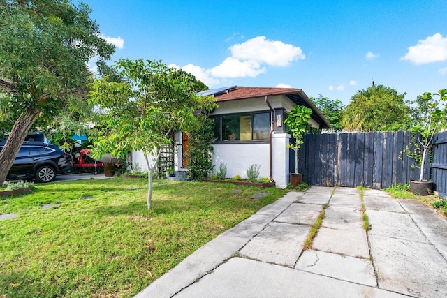 view of front of house with a front lawn