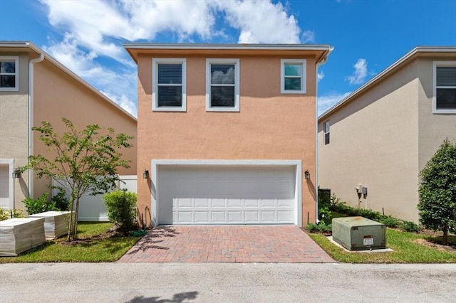 view of front property featuring a garage