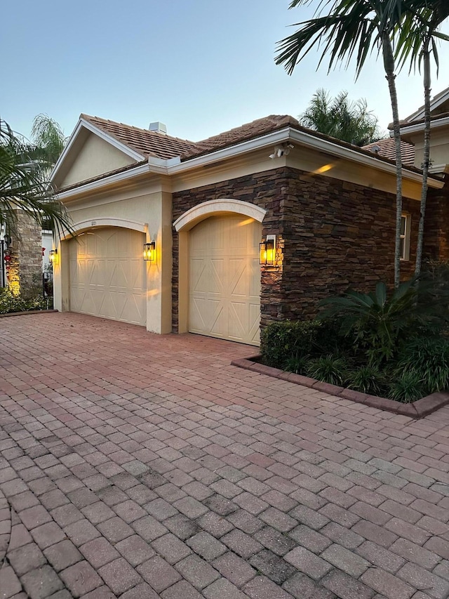 view of front facade featuring a garage