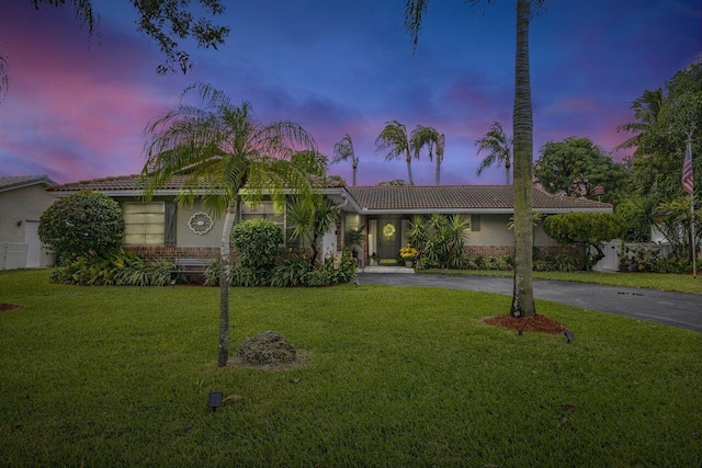 single story home featuring a yard