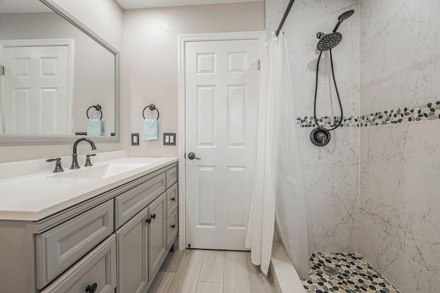 bathroom featuring a shower with curtain and vanity