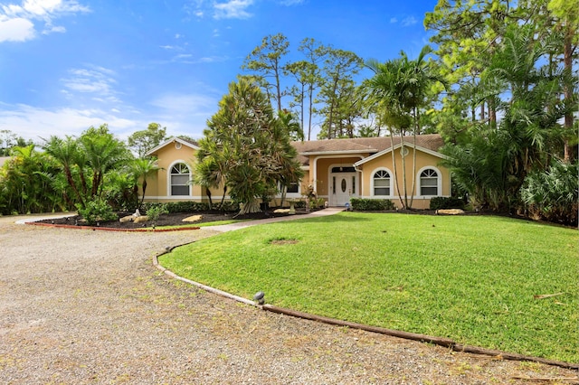 view of front facade featuring a front lawn