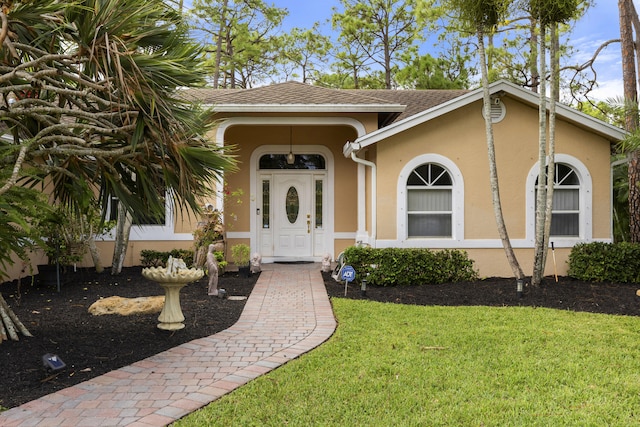 view of front of house featuring a front yard