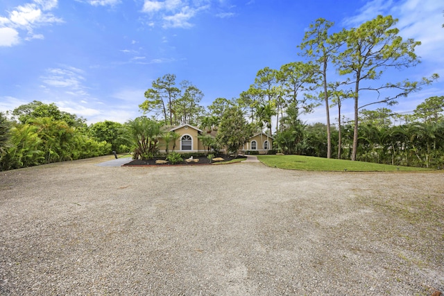 view of front facade with a front lawn