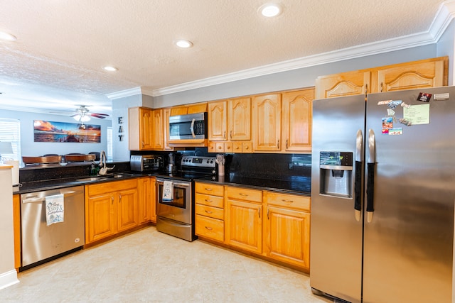 kitchen with crown molding, stainless steel appliances, a textured ceiling, and sink