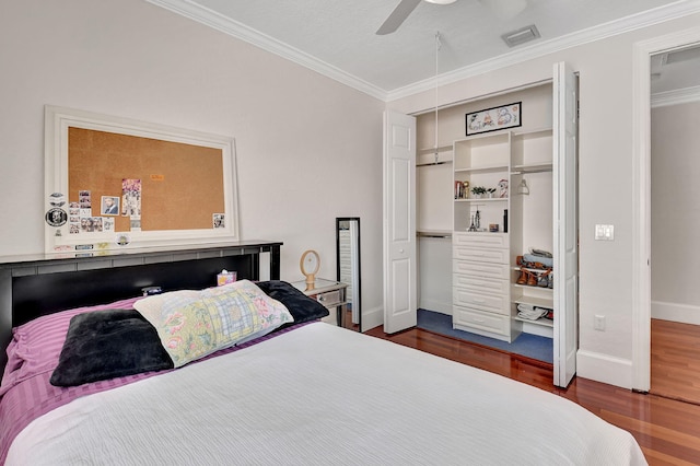 bedroom with dark wood-type flooring, ceiling fan, and crown molding