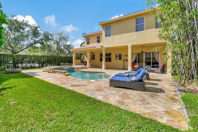 view of pool featuring an in ground hot tub, an outdoor living space, a lawn, a patio area, and ceiling fan