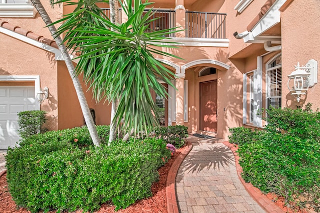 entrance to property featuring a balcony