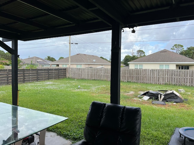 view of yard featuring a patio