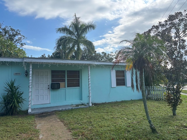 view of front facade with a front lawn