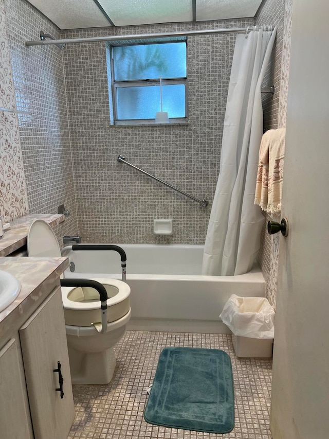 full bathroom featuring vanity, toilet, tile patterned floors, and shower / tub combo